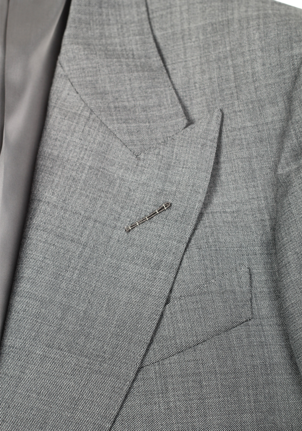 TOM FORD Shelton Solid Gray Sharkskin Suit Size 48 / 38R U.S. In Wool | Costume Limité